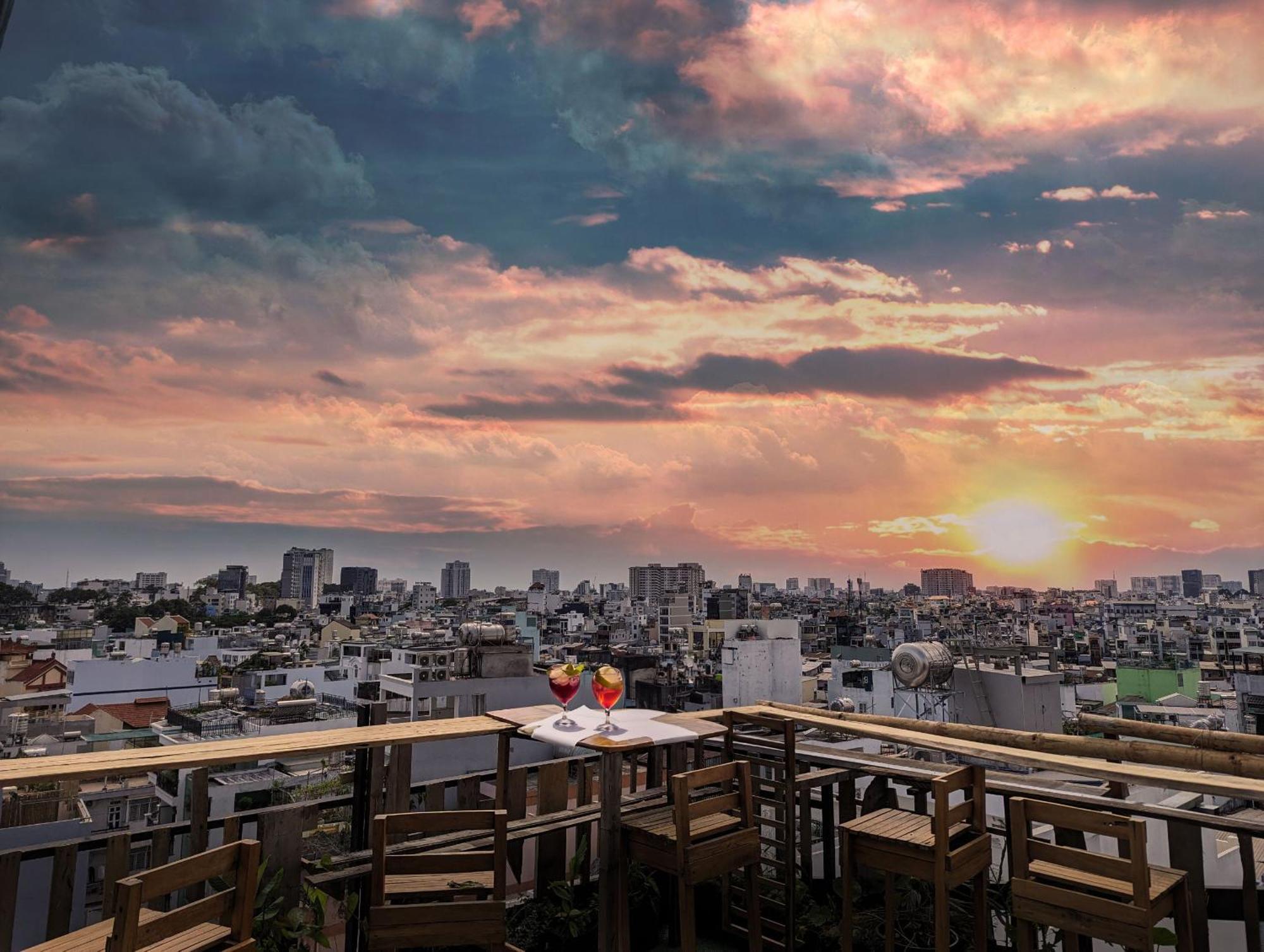 The Gk House Hostel, Ecolliving, Central City, Natural Wooden, Chill View Rooftop, Restaurant And Cocktail Bar مدينة هوشي منه المظهر الخارجي الصورة